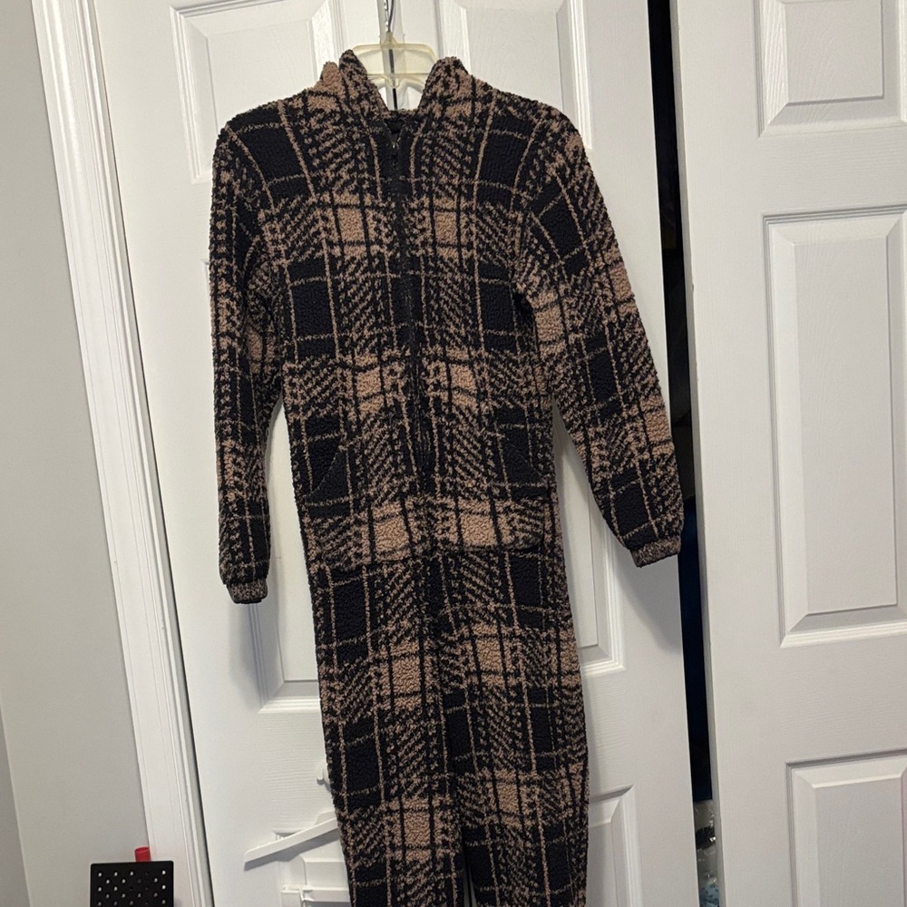 SKIMS🤎🖤Black and Tan Plaid Pajama Onesie
